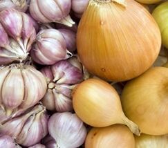 onion and garlic to treat toenail fungus